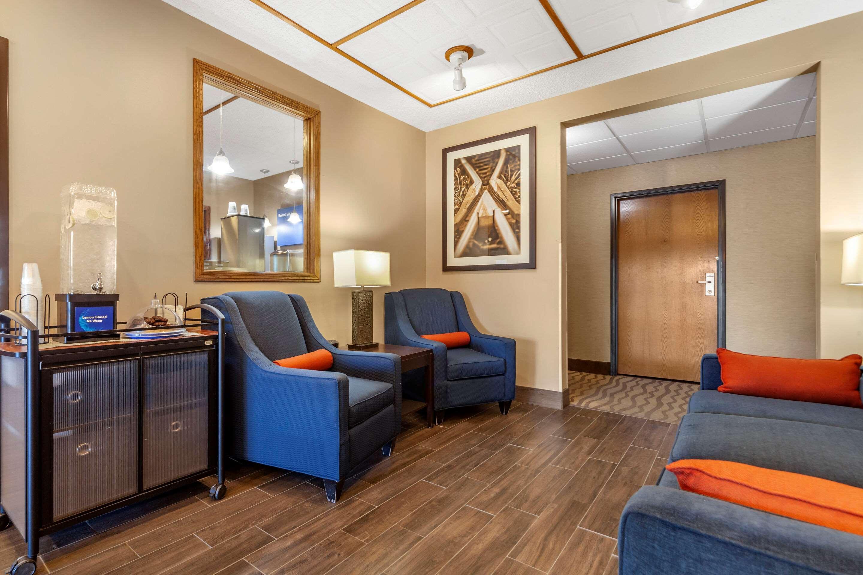 Comfort Inn Валънтайн Екстериор снимка